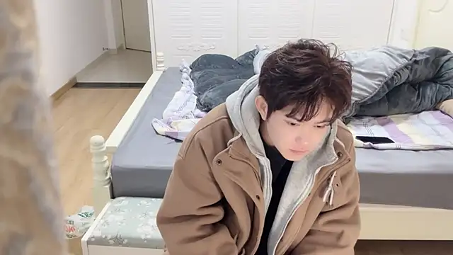 xlong00099 online show from November 18, 2025, 1:32 am