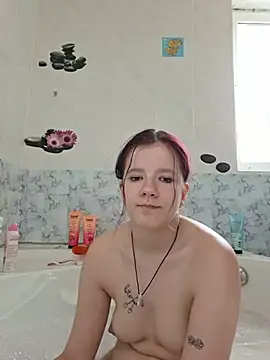 Hot SkinnyGirl online show from June 8, 2026, 1:22 pm