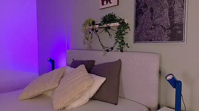 KeendraFox  online show from April 9, 2026, 10:10 am