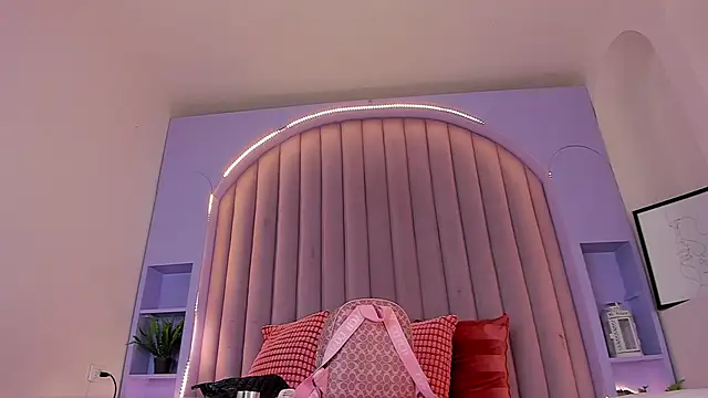 KeendraFox  online show from October 4, 2025, 5:25 pm