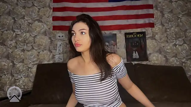 sweeet strawberies online show from November 6, 2025, 5:06 pm