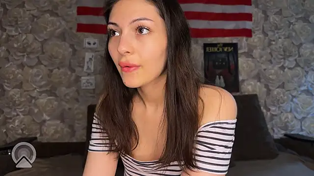 sweeet strawberies online show from November 1, 2025, 8:25 pm