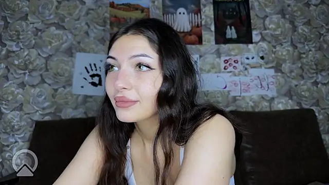 sweeet strawberies online show from October 29, 2025, 5:12 pm