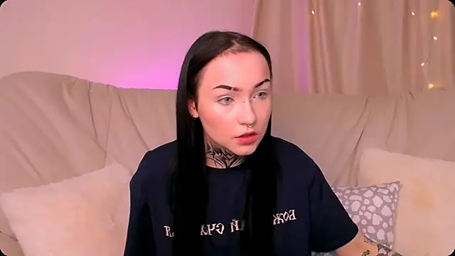 MollyKissy online show from November 16, 2025, 9:36 am