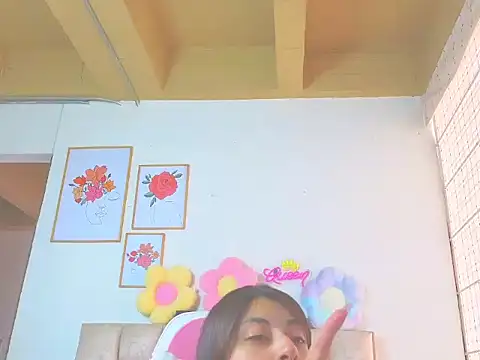 queenalexxa111 online show from September 23, 2025, 4:03 pm