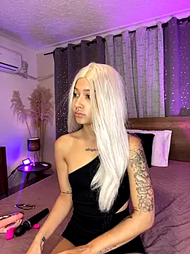 SofiaClarkson online show from November 5, 2025, 3:26 pm