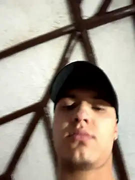 Snapshot of El_awo_ chatting on January 5, 2026, 5:49 pm El awo online show from January 5, 2026, 5:49 pm