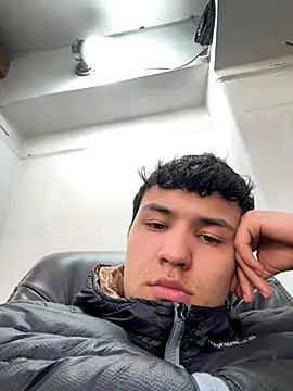 Snapshot of El_awo_ chatting on October 12, 2025, 8:43 pm El awo online show from October 12, 2025, 8:43 pm