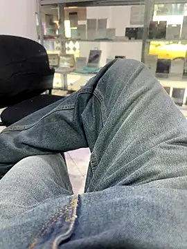 Snapshot of El_awo_ chatting on October 25, 2025, 7:58 pm El awo online show from October 25, 2025, 7:58 pm