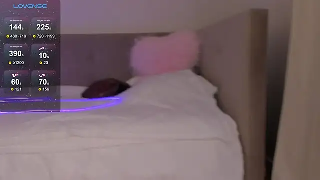 Snapshot of CrystalSoul_ chatting on December 22, 2025, 3:28 am CrystalSoul online show from December 22, 2025, 3:28 am