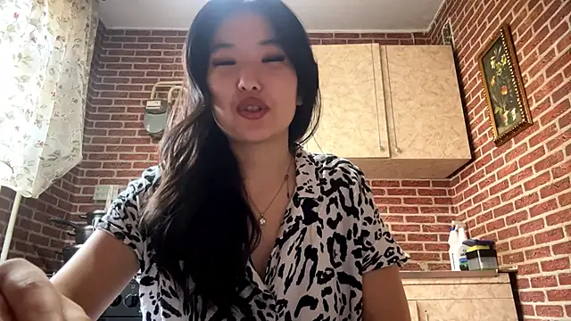 EmmaLeexth online show from March 13, 2026, 10:09 am