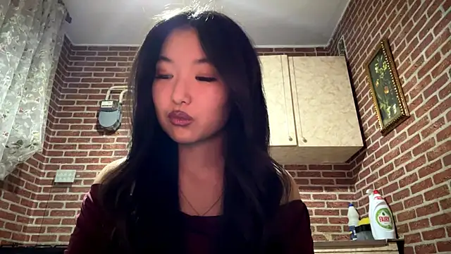 EmmaLeexth online show from December 22, 2025, 2:06 pm