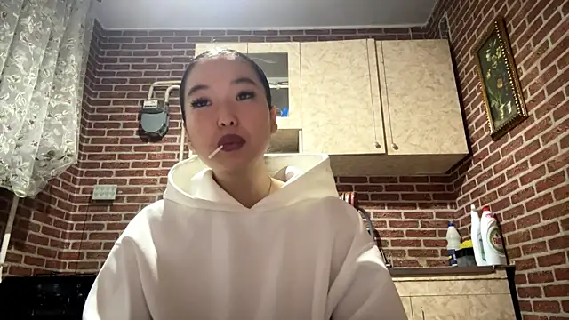 EmmaLeexth online show from December 20, 2025, 2:09 pm