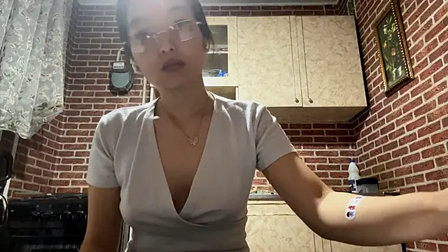 Snapshot of EmmaLeexth chatting on September 27, 2025, 1:17 pm EmmaLeexth online show from September 27, 2025, 1:17 pm