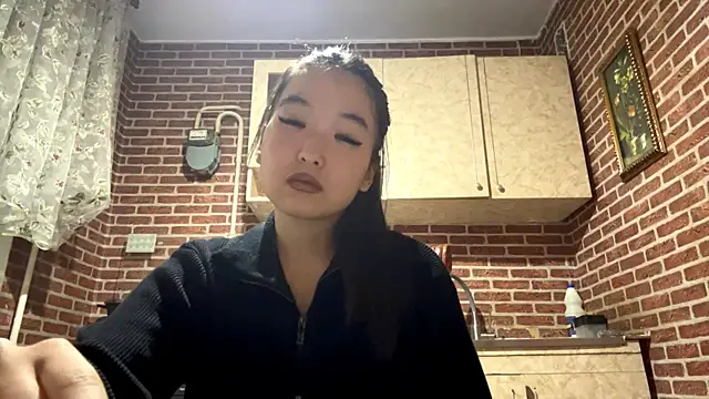 EmmaLeexth online show from November 6, 2025, 12:31 pm