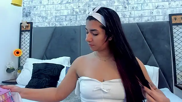 KENDRAOWEN online show from October 17, 2025, 9:05 pm