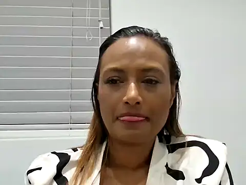 Snapshot of Queen-Of-The-South chatting on October 18, 2025, 5:37 pm Queen-Of-The-South online show from October 18, 2025, 5:37 pm