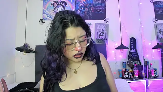 Snapshot of SabrinaV_ chatting on April 18, 2026, 11:23 am SabrinaV online show from April 18, 2026, 11:23 am