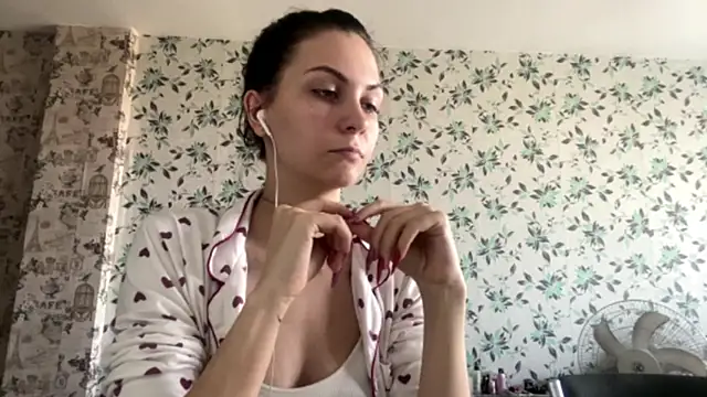 DevoraShaban online show from September 19, 2025, 4:05 am