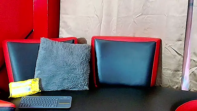 Snapshot of Selenegomezz chatting on November 22, 2025, 7:46 pm Selenegomezz online show from November 22, 2025, 7:46 pm