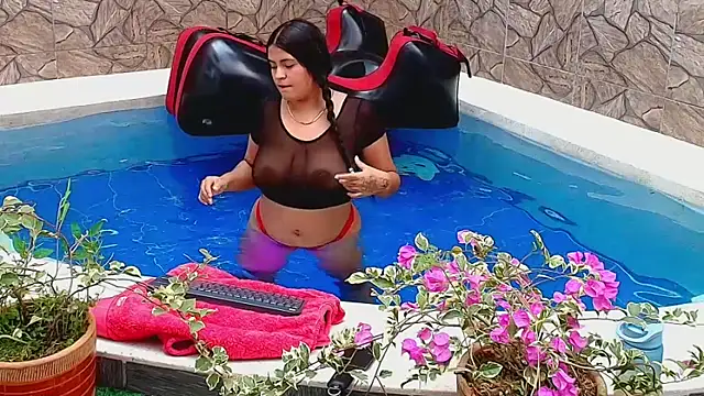 Snapshot of Selenegomezz chatting on December 1, 2025, 7:26 pm Selenegomezz online show from December 1, 2025, 7:26 pm