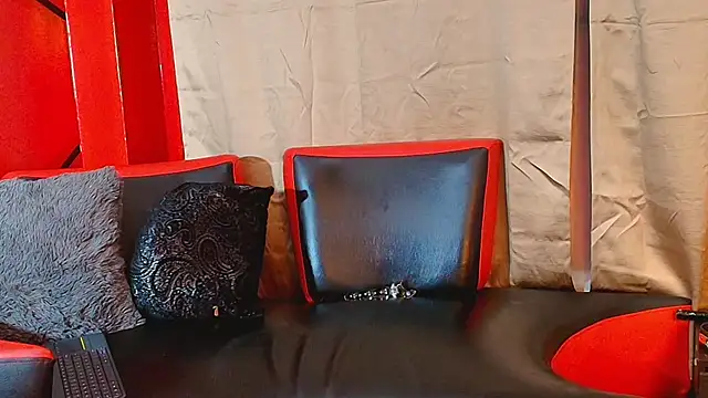 Snapshot of Selenegomezz chatting on November 3, 2025, 7:39 pm Selenegomezz online show from November 3, 2025, 7:39 pm