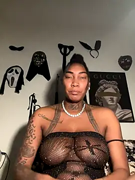 QUEENCALIMOD online show from December 15, 2025, 4:18 am