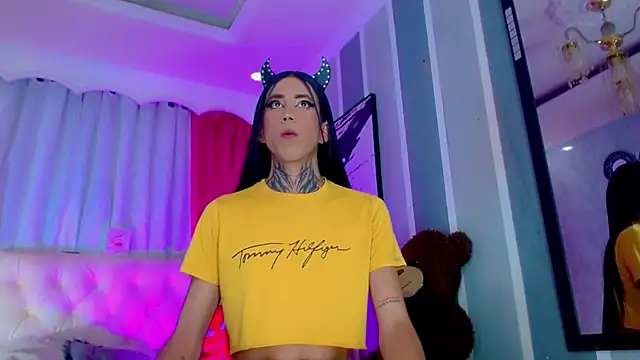 Julia Bulette1 online show from April 7, 2026, 1:18 am