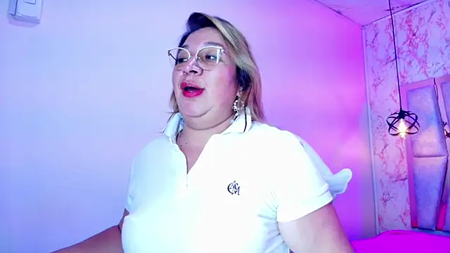 MaylinRosse  online show from October 28, 2025, 10:52 pm