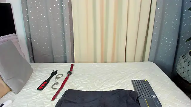 Lenapaul  online show from October 21, 2025, 4:23 am