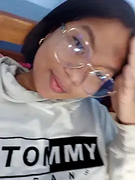 Snapshot of little_onixx chatting on October 2, 2025, 11:57 am little onixx online show from October 2, 2025, 11:57 am