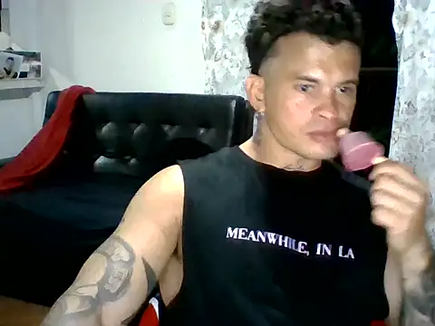 Snapshot of XavierFox1 chatting on September 25, 2025, 12:27 am XavierFox1 online show from September 25, 2025, 12:27 am