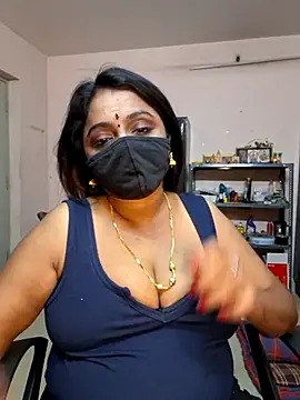 Snapshot of queendivya chatting on June 24, 2026, 1:53 pm queendivya online show from June 24, 2026, 1:53 pm