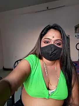 Snapshot of queendivya chatting on June 1, 2026, 12:49 pm queendivya online show from June 1, 2026, 12:49 pm