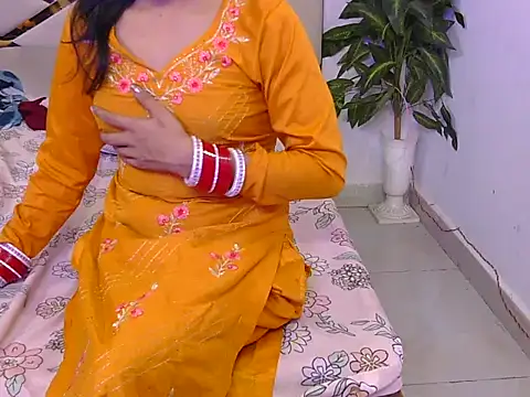 Lovelyy-couple online show from October 23, 2025, 6:28 pm