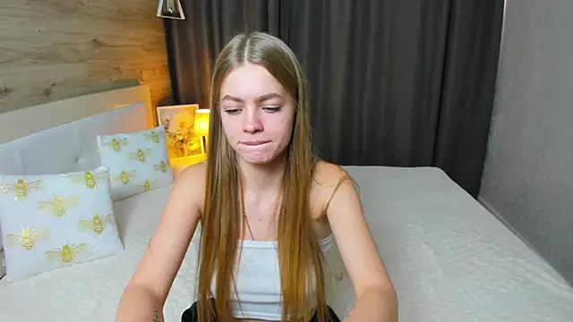 Snapshot of Alisa_Glamour chatting on October 14, 2025, 12:17 pm Alisa Glamour online show from October 14, 2025, 12:17 pm