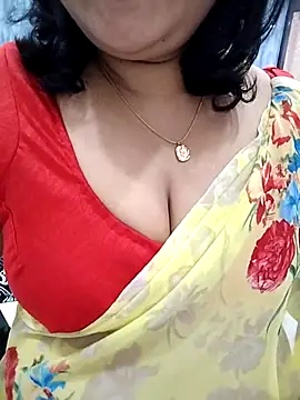 Snapshot of divya-jannu chatting on October 14, 2025, 5:35 pm divya-jannu online show from October 14, 2025, 5:35 pm
