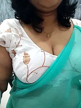 Snapshot of divya-jannu chatting on October 17, 2025, 6:10 pm divya-jannu online show from October 17, 2025, 6:10 pm