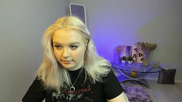 RoseThomas  online show from September 24, 2025, 3:29 pm