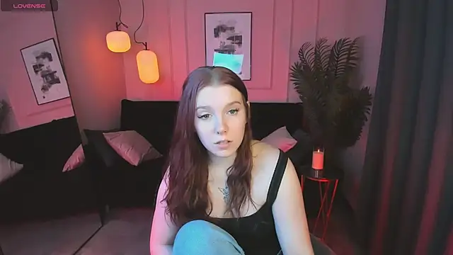 Layla Glam online show from April 5, 2026, 1:40 pm