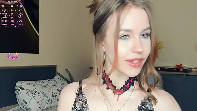 MaliaBourraine online show from April 17, 2026, 12:30 pm