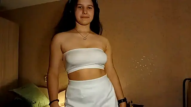 Snapshot of MandaDestiche chatting on October 2, 2025, 6:44 pm MandaDestiche online show from October 2, 2025, 6:44 pm