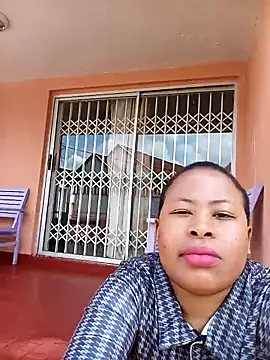 BubblyBeautiful online show from November 12, 2025, 11:47 am