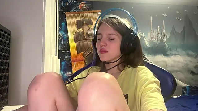 Elira Breeze online show from March 1, 2026, 4:40 pm