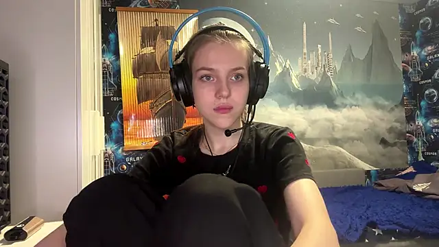 Snapshot of Elira_Breeze chatting on November 3, 2025, 5:27 pm Elira Breeze online show from November 3, 2025, 5:27 pm