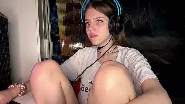 Snapshot of Elira_Breeze chatting on November 14, 2025, 12:20 pm Elira Breeze online show from November 14, 2025, 12:20 pm