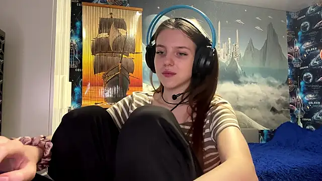 Snapshot of Elira_Breeze chatting on December 5, 2025, 2:59 pm Elira Breeze online show from December 5, 2025, 2:59 pm