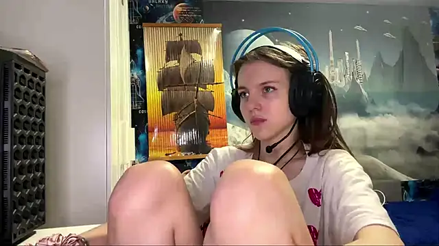 Snapshot of Elira_Breeze chatting on December 3, 2025, 12:48 pm Elira Breeze online show from December 3, 2025, 12:48 pm