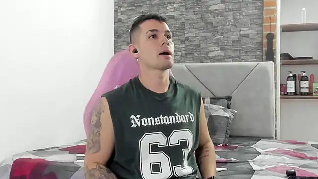 BooyHott  online show from February 6, 2026, 7:43 pm