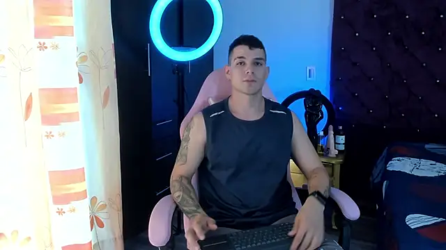 BooyHott  online show from November 28, 2025, 6:41 pm